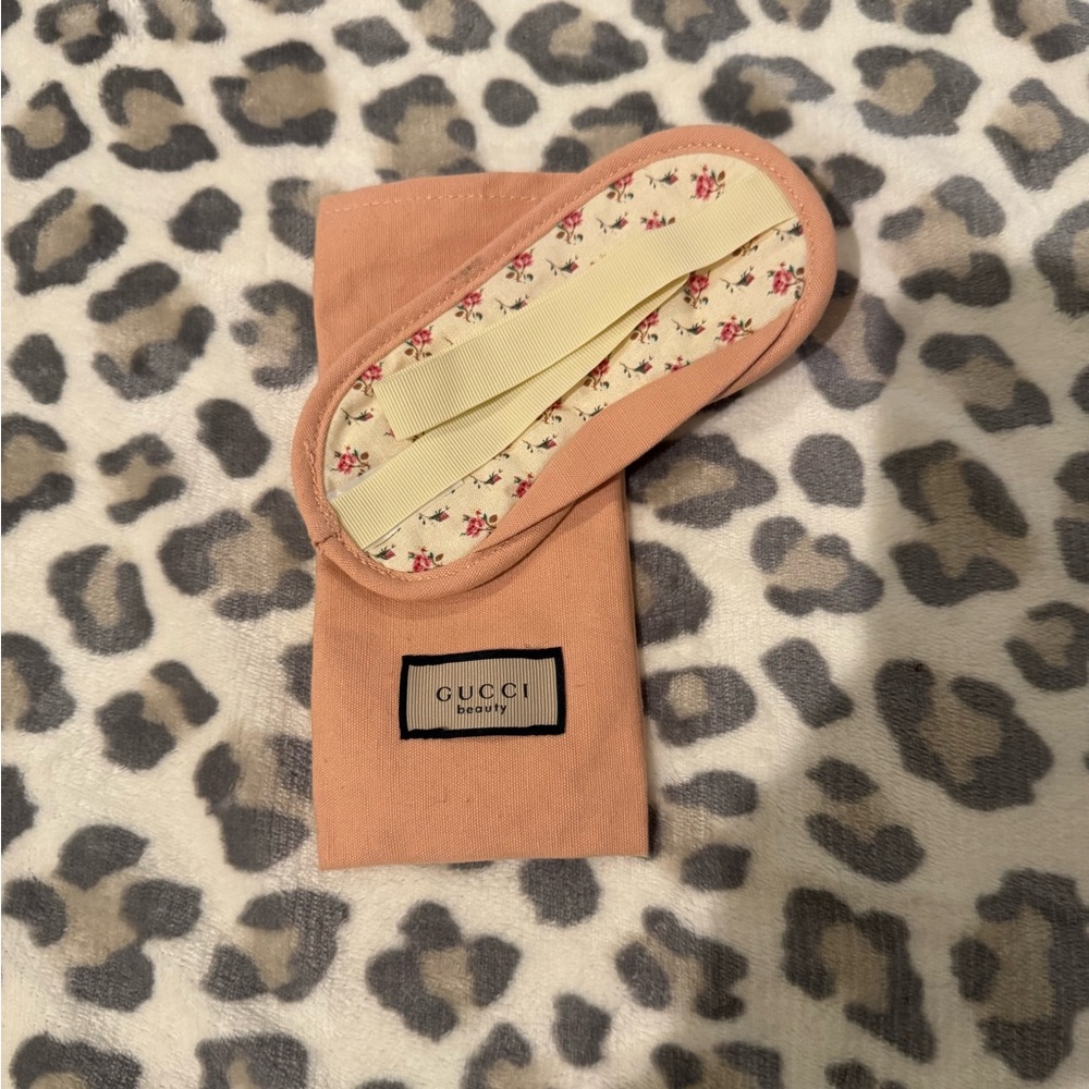 Gucci Peach Quilted Eye Mask with Floral Lining - Picture 2 of 3
